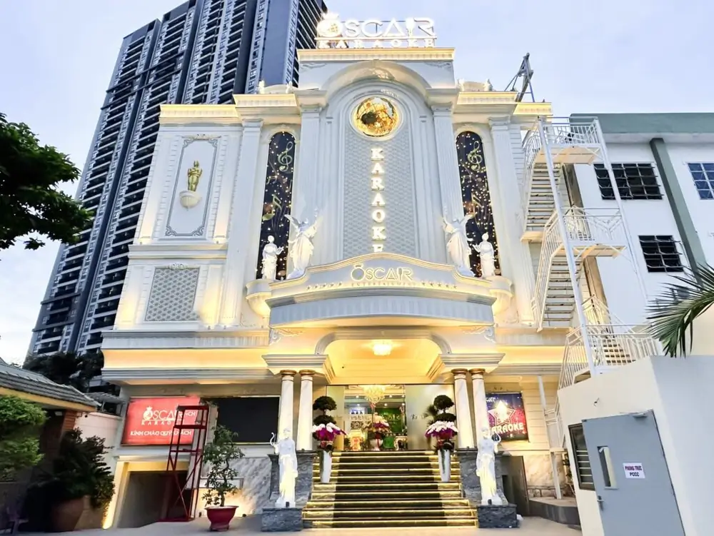 Oscar Nhat Phuong Karaoke on Kha Van Can street