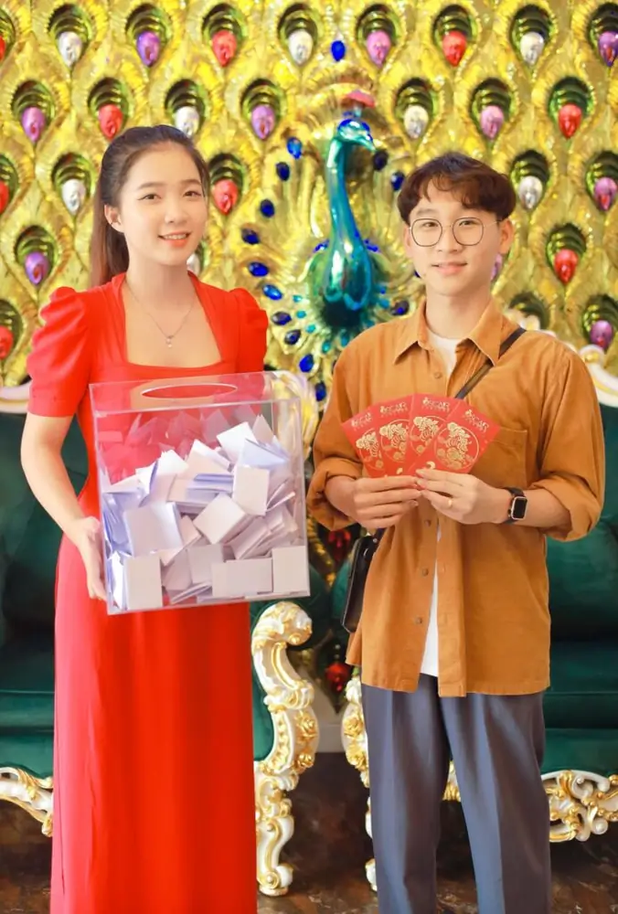 Nhận nhiều quà tặng